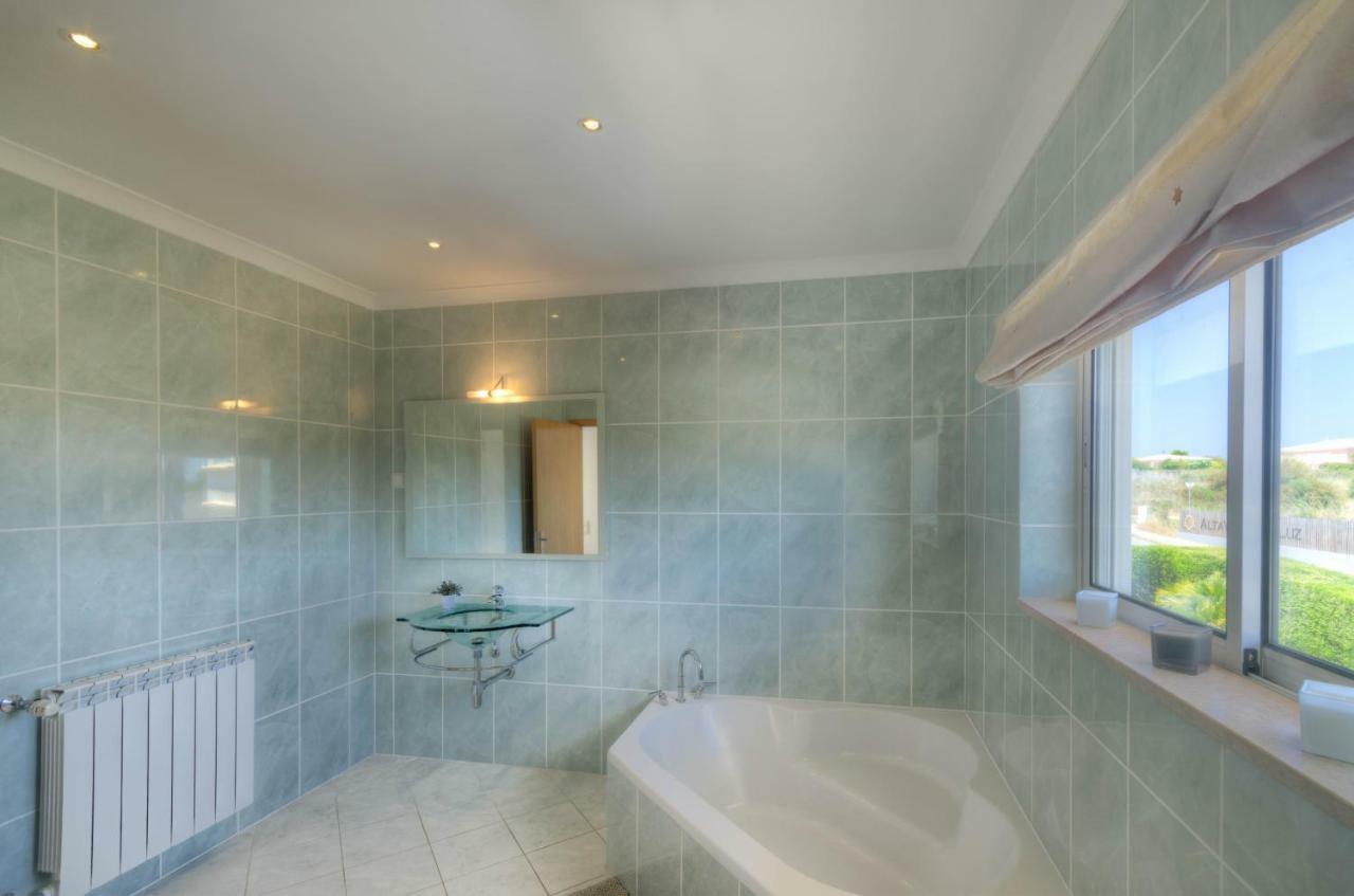 Villa Montanha, Luxury Coastal Villa, With Swimming Pool, Loungers And Alfresco Dining, 10 Min Walk To The Beautiful Praia Da Luz Beach, Shops, Bars And Restaurants! Buitenkant foto